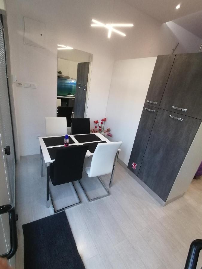 Apartment Rose By The Beach & Tennis Courts Split Extérieur photo