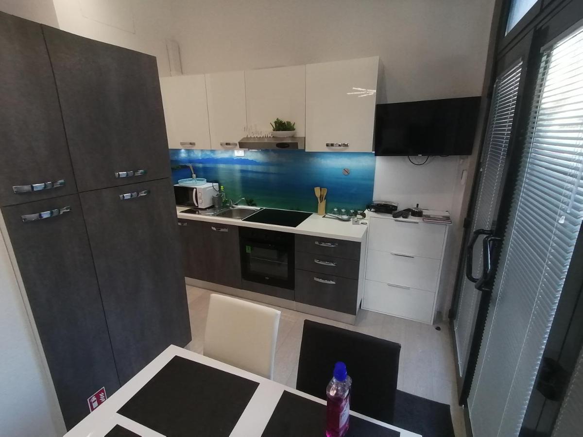 Apartment Rose By The Beach & Tennis Courts Split Extérieur photo