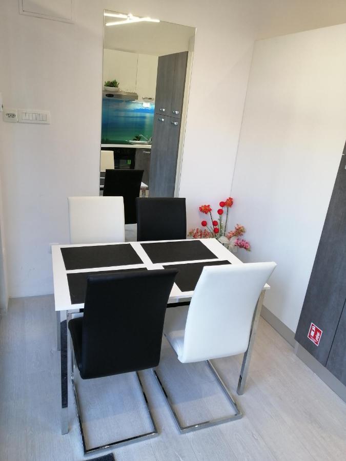 Apartment Rose By The Beach & Tennis Courts Split Extérieur photo