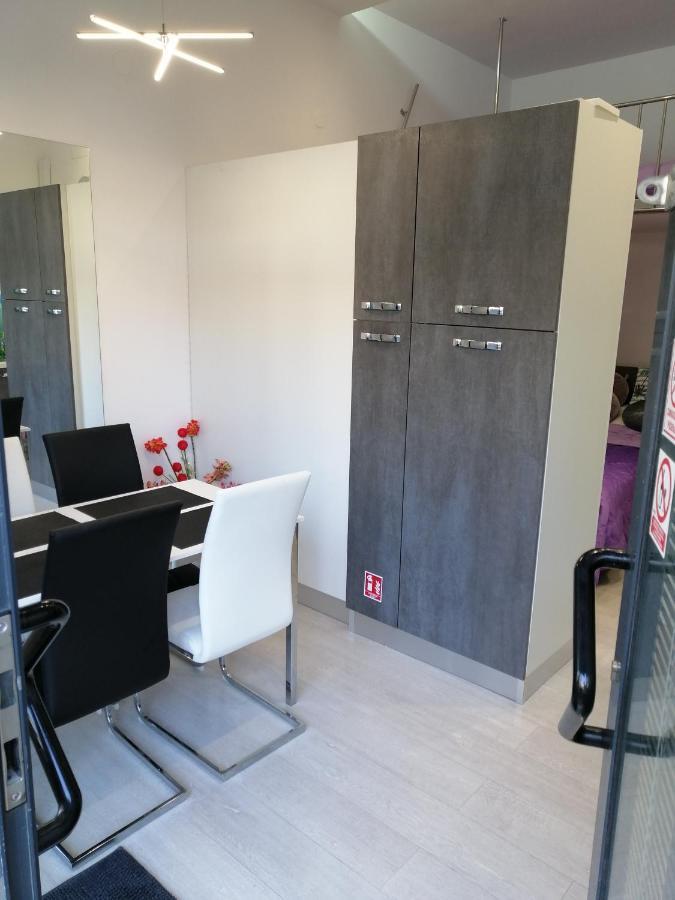 Apartment Rose By The Beach & Tennis Courts Split Extérieur photo